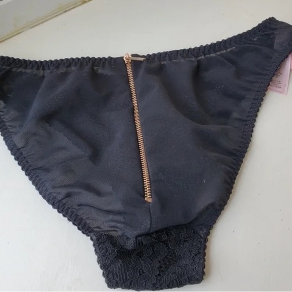 Agent Provocateaur Sally Black Bra and Brief Set (34B/2) - Picture 14 of 16